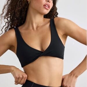 Bo & Tee Oh Polly V-Neck Sports Bra (Black, Small)